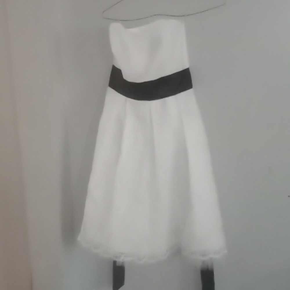 White dress 👗.